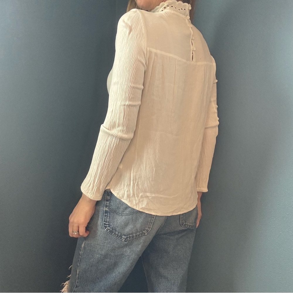 White High Neck Long Sleeve Blouse size small - Picture 3 of 6